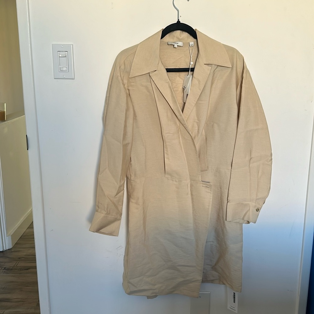 Vine dress size 6, new but missing small button